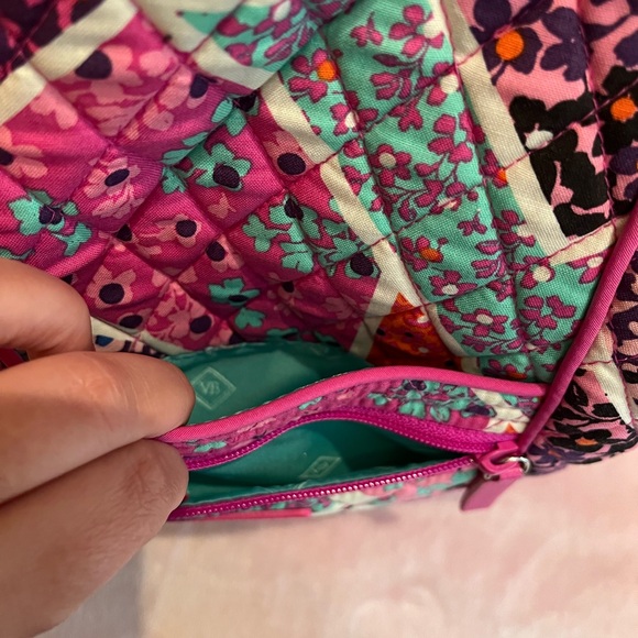 NWT Vera Bradley Hipster Crossbody Purse in Modern Medley Pattern - Picture 4 of 5